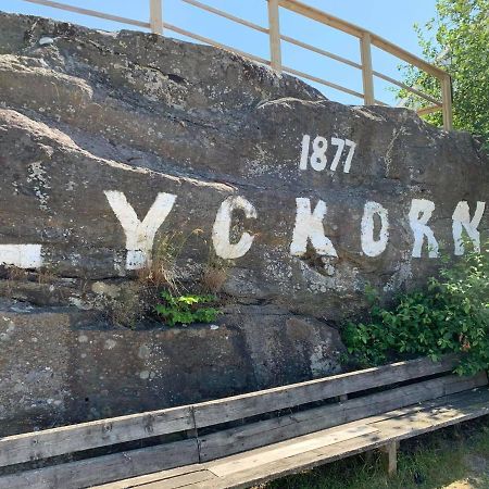 Nyrenoverat Kaellarlaegenhet Ljungskile Exterior foto