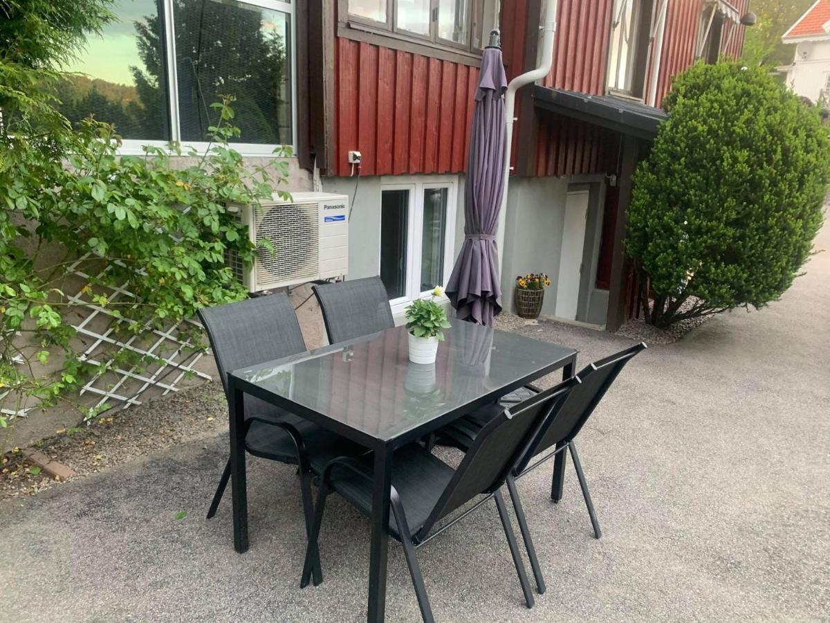 Nyrenoverat Kaellarlaegenhet Ljungskile Exterior foto